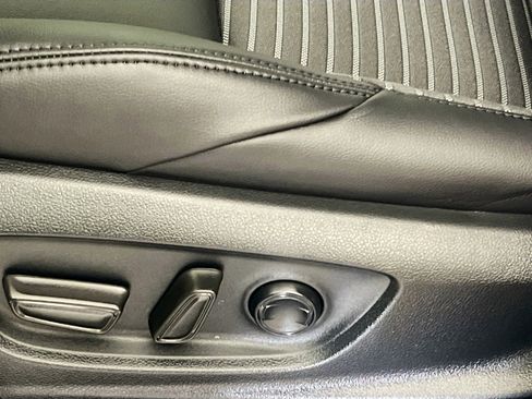 Used 2024 Toyota Corolla Cross XSE w/ Convenience Package image 15