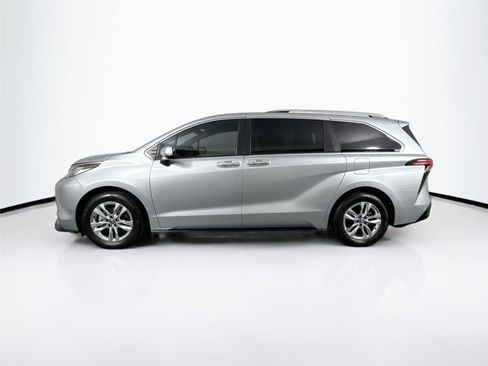 Certified 2023 Toyota Sienna Limited image 9