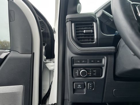 Used 2023 Ford F150 Lightning Platinum image 18