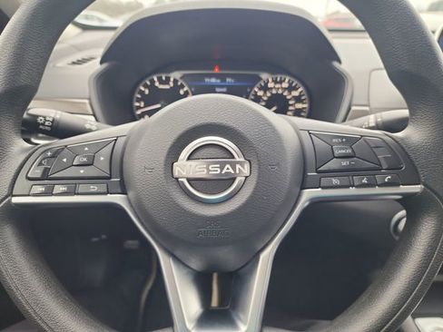 Used 2024 Nissan Altima 2.5 SV image 18