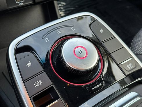 Used 2022 Kia Niro EX image 22