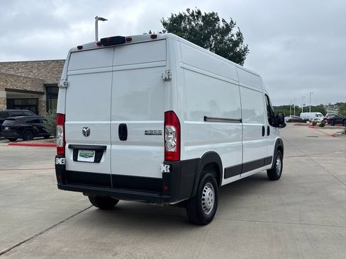 Used 2024 RAM ProMaster 2500 w/ Convenience Group FWD image 4