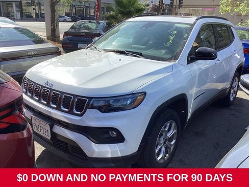Used 2025 Jeep Compass Latitude w/ Sun & Sound Group AWD/4WD image 1