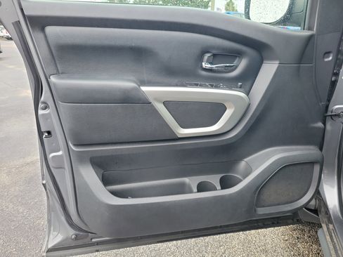 Used 2021 Nissan Titan SV w/ SV Convenience Package image 18