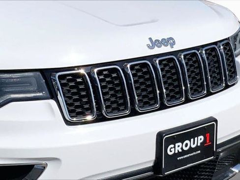Certified 2017 Jeep Grand Cherokee Limited w/ Luxury Group II AWD/4WD image 27