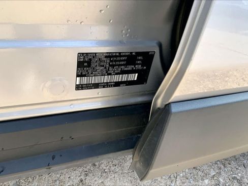 Used 2022 Toyota RAV4 XLE AWD/4WD image 34