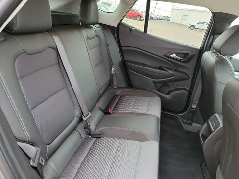 Used 2025 Chevrolet Trax LT FWD image 17