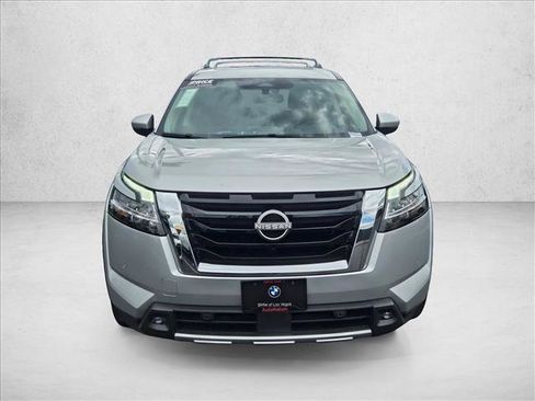 Used 2022 Nissan Pathfinder Platinum w/ Cargo Package AWD/4WD image 2