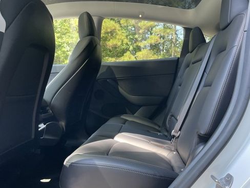 Used 2021 Tesla Model Y Long Range image 15