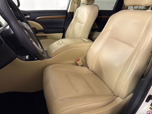 Used 2017 Toyota Highlander FWD V6 image 10