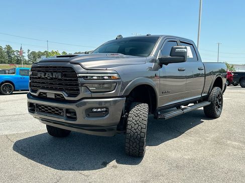Used 2025 RAM 2500 Laramie AWD/4WD image 2