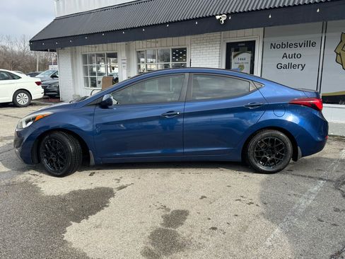 Used 2016 Hyundai Elantra SE image 2