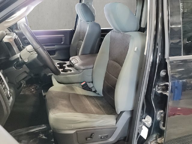 Used 2015 RAM 1500 Classic SLT AWD/4WD image 35