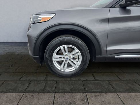 Used 2023 Ford Explorer XLT w/ Equipment Group 202A AWD/4WD image 26