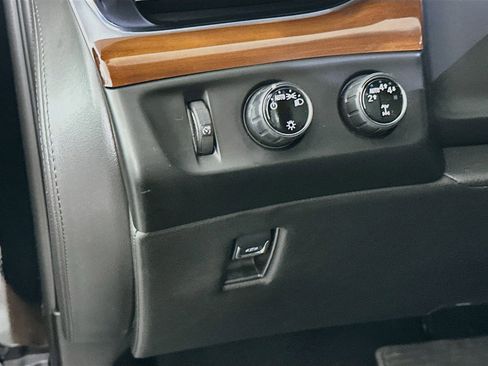 Used 2019 Cadillac Escalade Premium Luxury AWD/4WD image 17