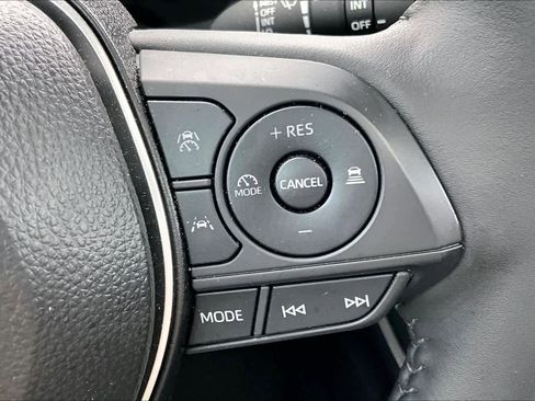 Used 2025 Toyota Corolla Cross XLE w/ Convenience Package image 22