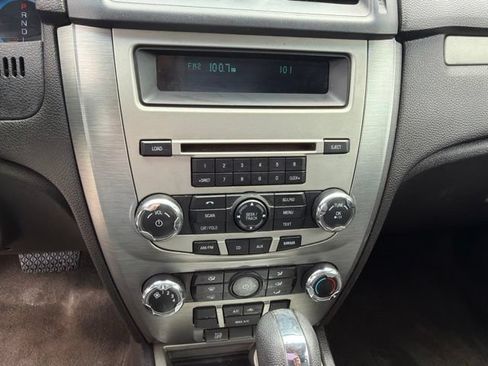 Used 2011 Ford Fusion SE FWD image 16