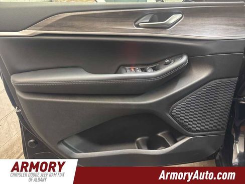 New 2026 Jeep Grand Cherokee Altitude image 7