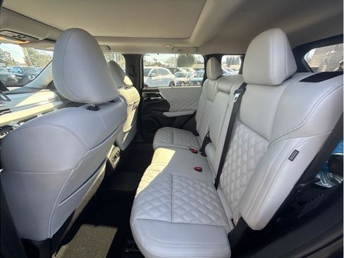 New 2025 Mitsubishi Outlander SEL image 11