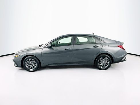 Used 2024 Hyundai Elantra SEL FWD image 4