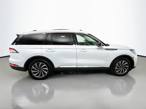 Used 2025 Lincoln Aviator AWD image 8