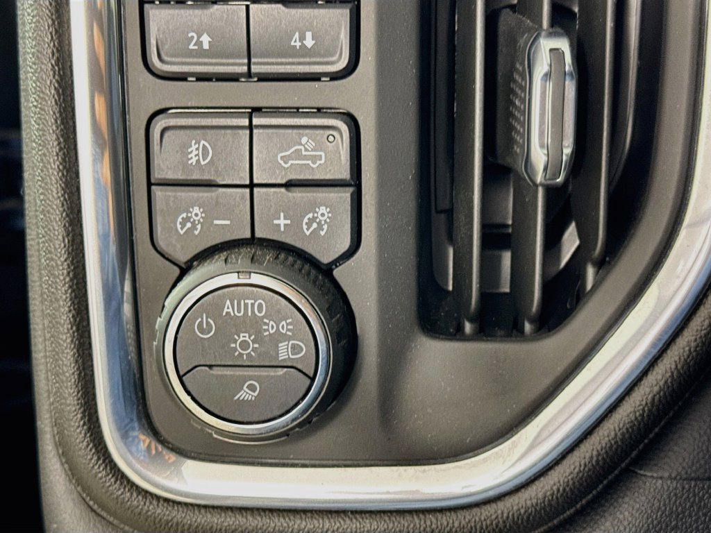 Used 2022 Chevrolet Silverado 2500 LTZ w/ LTZ Convenience Package AWD/4WD image 15