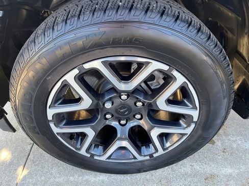 Used 2025 RAM 1500 Laramie AWD/4WD image 9