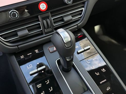 New 2026 Porsche Macan image 15