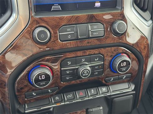 Used 2021 Chevrolet Silverado 1500 LT image 23