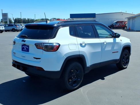 Used 2023 Jeep Compass Trailhawk w/ Trailhawk Convenience Group AWD/4WD image 6