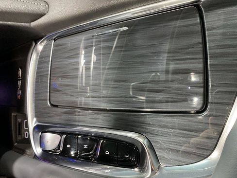 Used 2024 Buick Enclave Essence AWD/4WD image 31