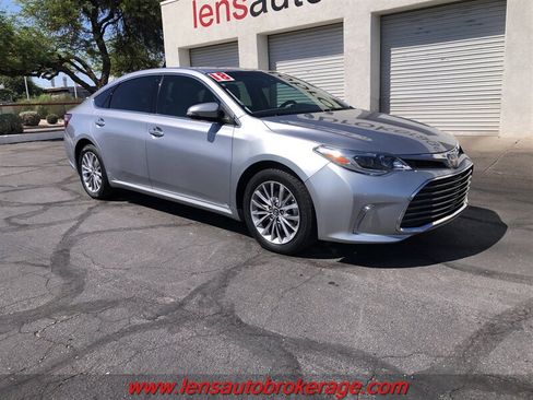 Used 2018 Toyota Avalon Limited w/ Carpet Mat Package FWD image 2