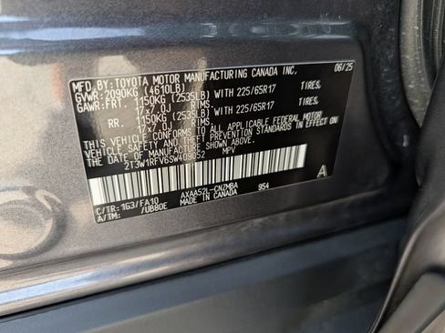 Used 2025 Toyota RAV4 XLE w/ Convenience Package FWD image 38
