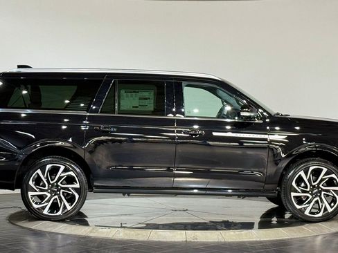 New 2026 Lincoln Navigator L Reserve AWD/4WD image 10