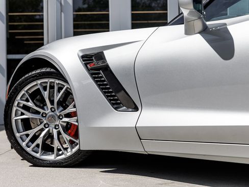 Used 2015 Chevrolet Corvette Z06 w/ 2LZ Preferred Equipment Group image 15