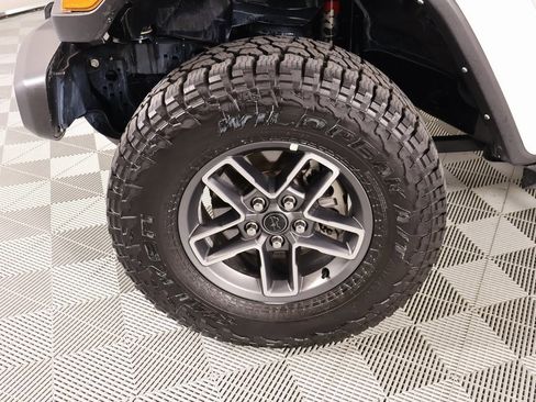 Used 2023 Jeep Gladiator Willys image 16