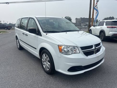 Used 2016 Dodge Grand Caravan American Value Package FWD image 3