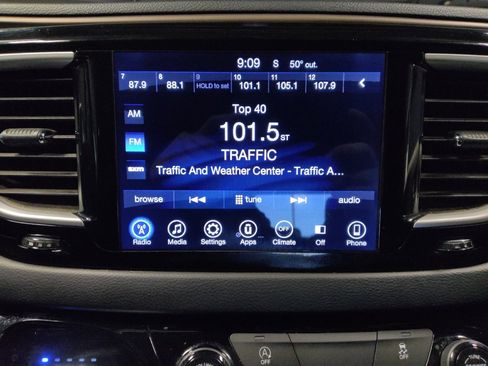 Used 2017 Chrysler Pacifica Touring Plus image 25