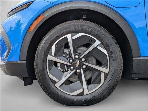 New 2026 Chevrolet Equinox EV LT image 18