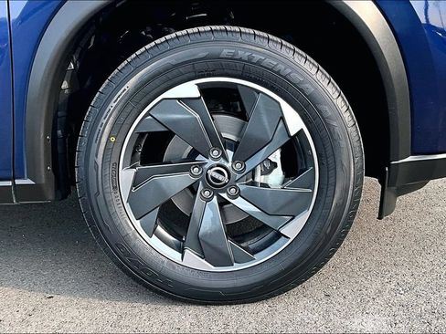 Used 2025 Nissan Rogue SV AWD/4WD image 9