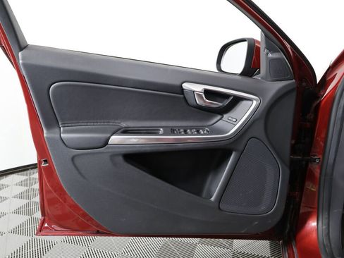 Used 2015 Volvo V60 T5 Premier image 12