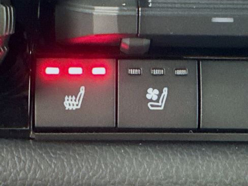Certified 2025 Toyota Tundra Limited w/ TRD Off-Road Package AWD/4WD image 20