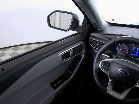 Used 2023 Ford Explorer XLT w/ Equipment Group 202A image 25