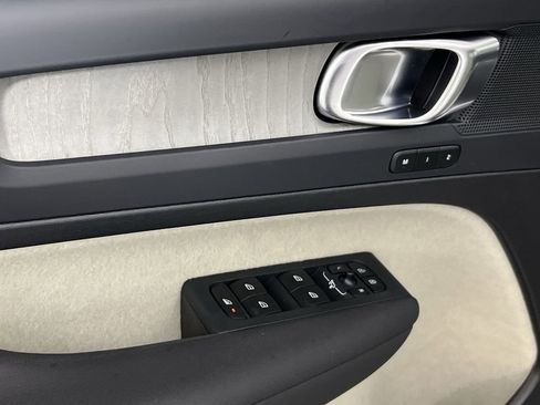 Used 2024 Volvo XC40 B5 Plus image 15