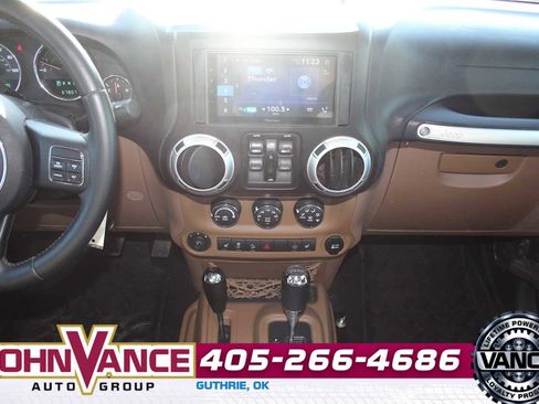 Used 2013 Jeep Wrangler Unlimited Rubicon w/ Connectivity Group image 27