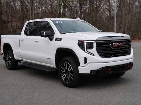 Certified 2022 GMC Sierra 1500 AT4 w/ AT4 Premium Package image 3