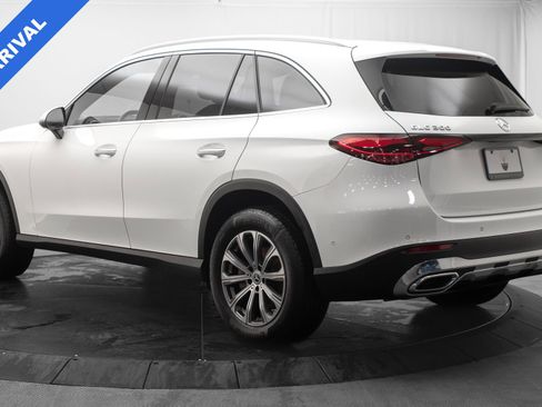 Used 2025 Mercedes-Benz GLC 300 4MATIC image 5