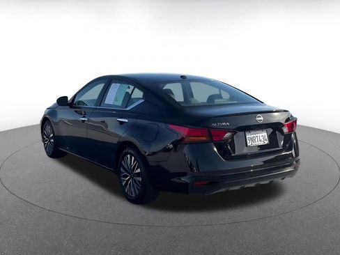 Used 2025 Nissan Altima 2.5 SV image 11