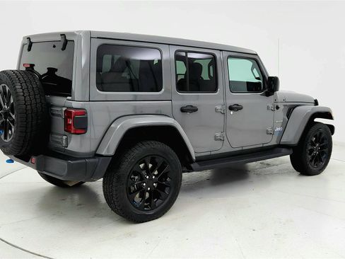 Used 2023 Jeep Wrangler Unlimited Sahara w/ Cold Weather Group AWD/4WD image 5