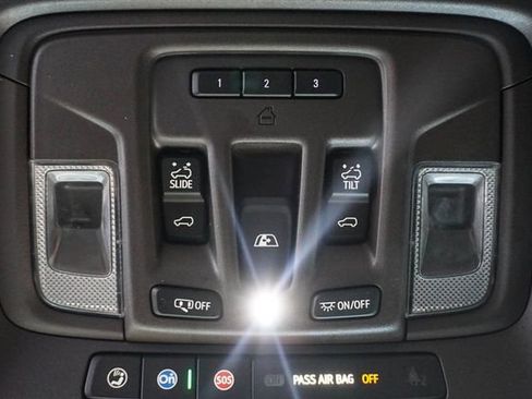 Used 2022 Chevrolet Silverado 2500 LTZ w/ LTZ Convenience Package image 27